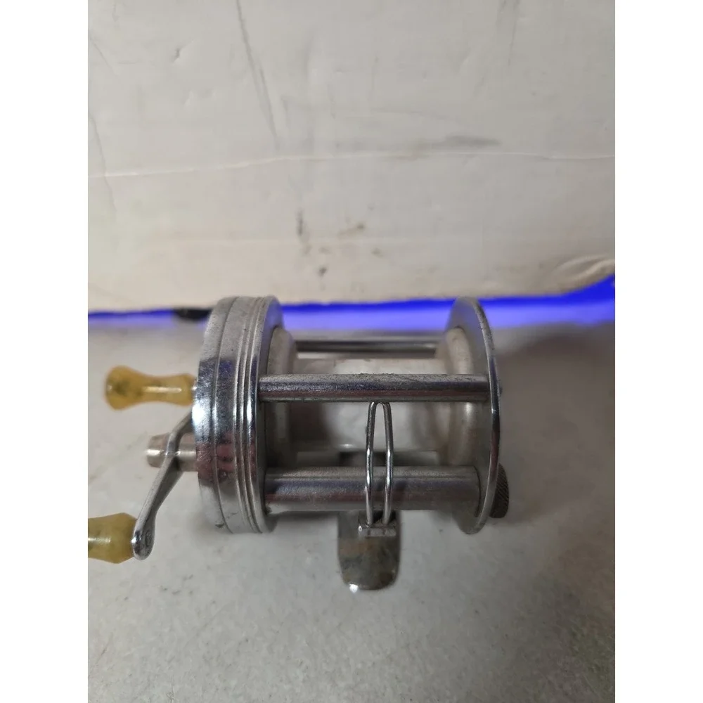 Vintage Shakespeare 1920 Wondereel Model GE Baitcasting Reel Made U.S.A. 1940s